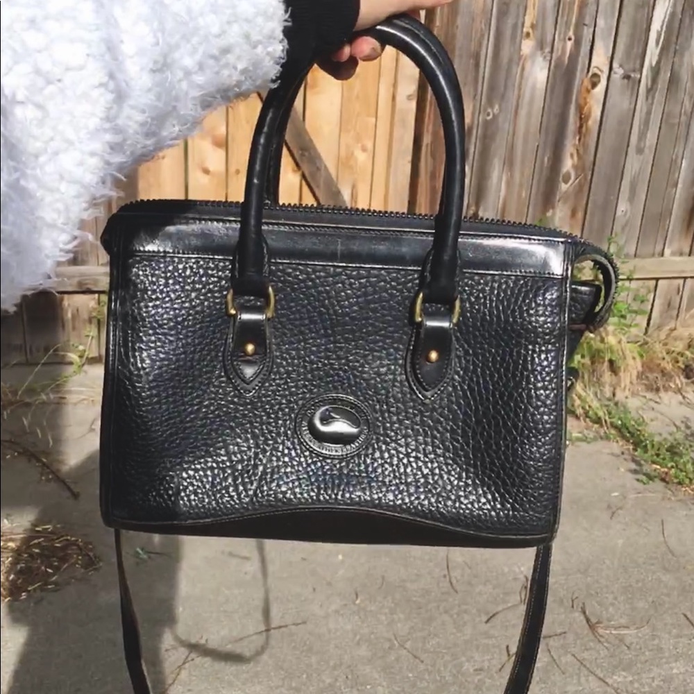 Authentic Dooney and Bourke handbag / crossbody